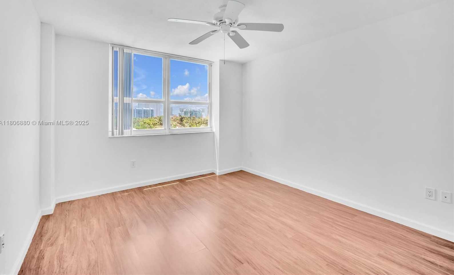 Small Image of 19501 WEST COUNTRY CLUB DR #607, Aventura Number 26