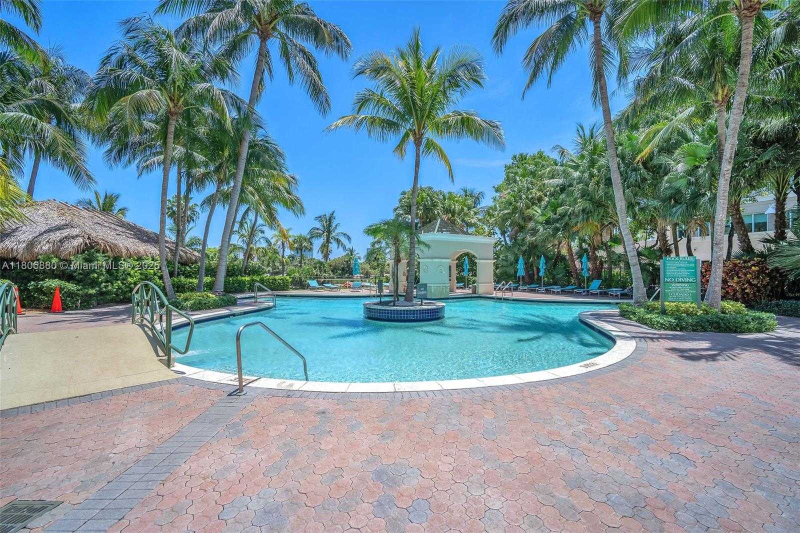 Small Image of 19501 WEST COUNTRY CLUB DR #607, Aventura Number 4