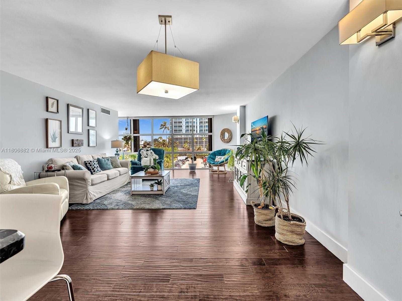Small Image of 6423 #409, Miami Beach Number 13