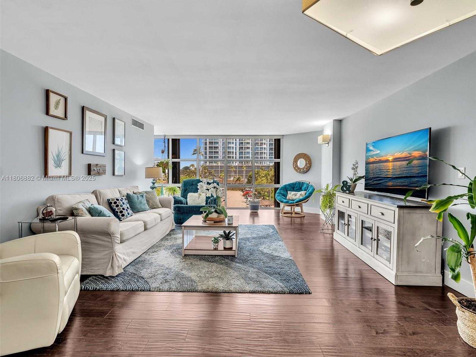 Small Image of 6423 #409, Miami Beach Number 14