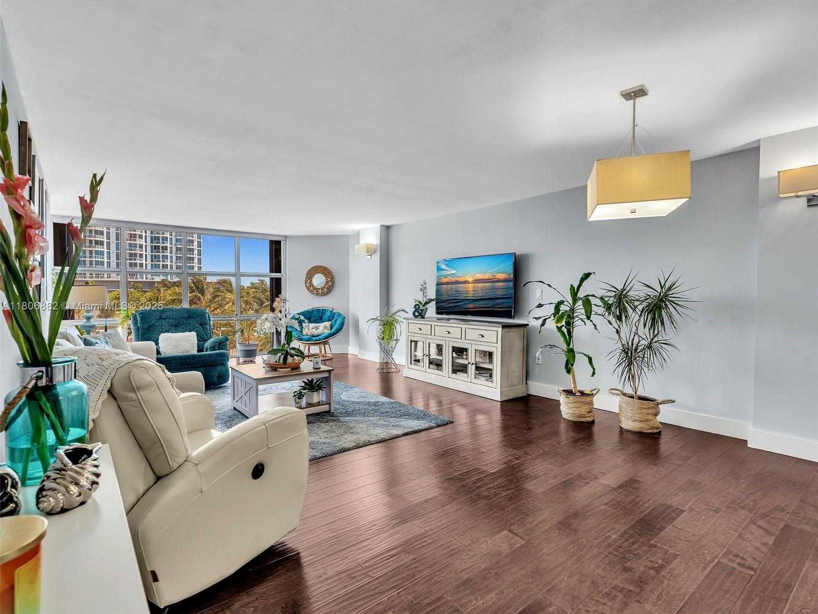 Small Image of 6423 #409, Miami Beach Number 15