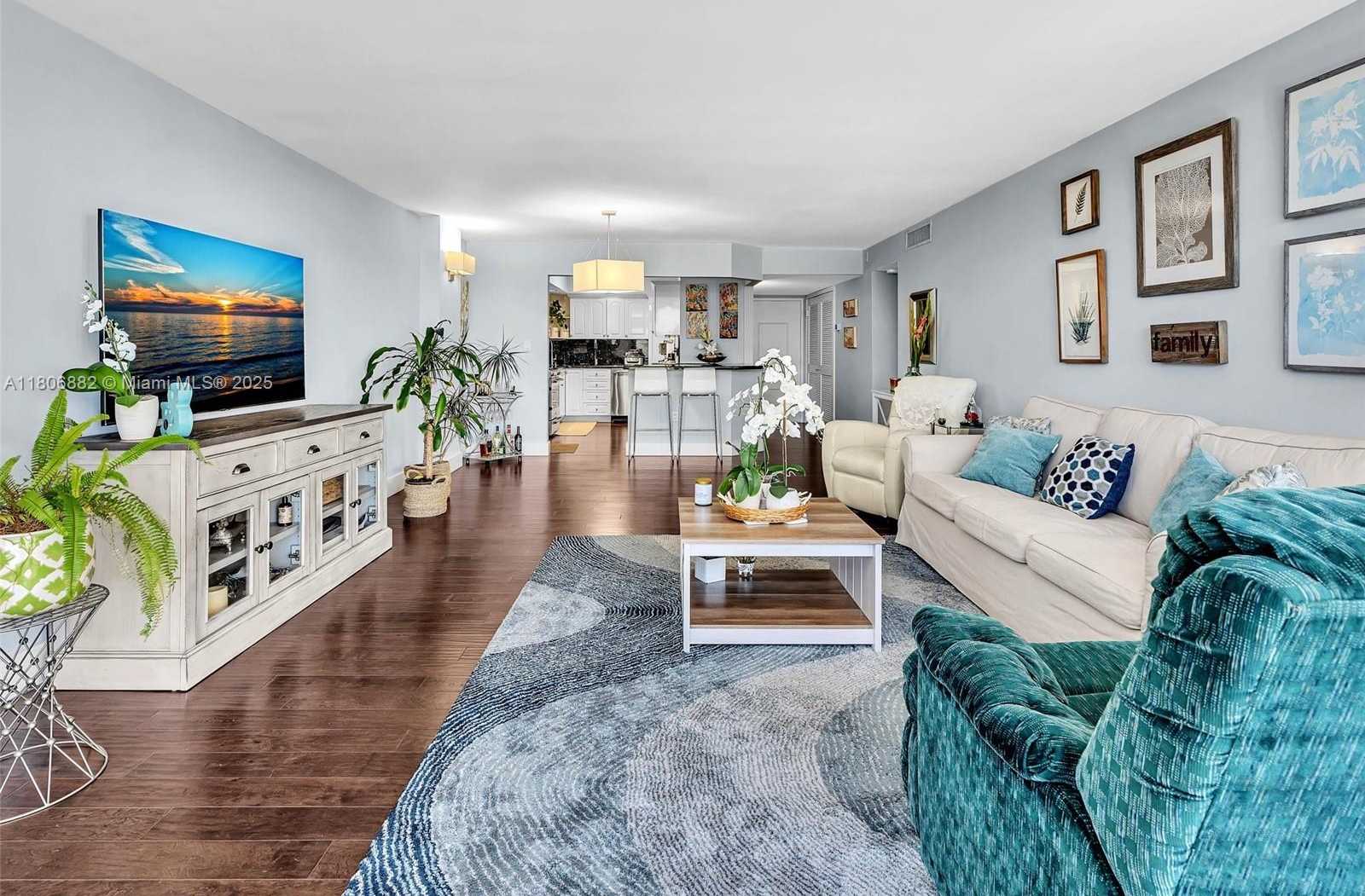 Small Image of 6423 #409, Miami Beach Number 18