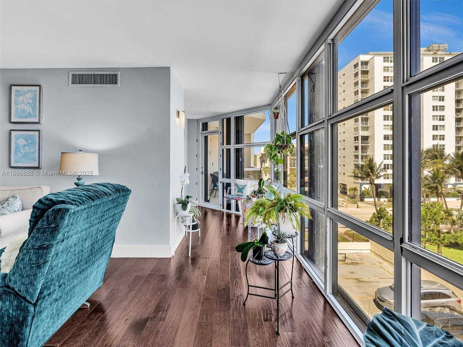 Small Image of 6423 #409, Miami Beach Number 19