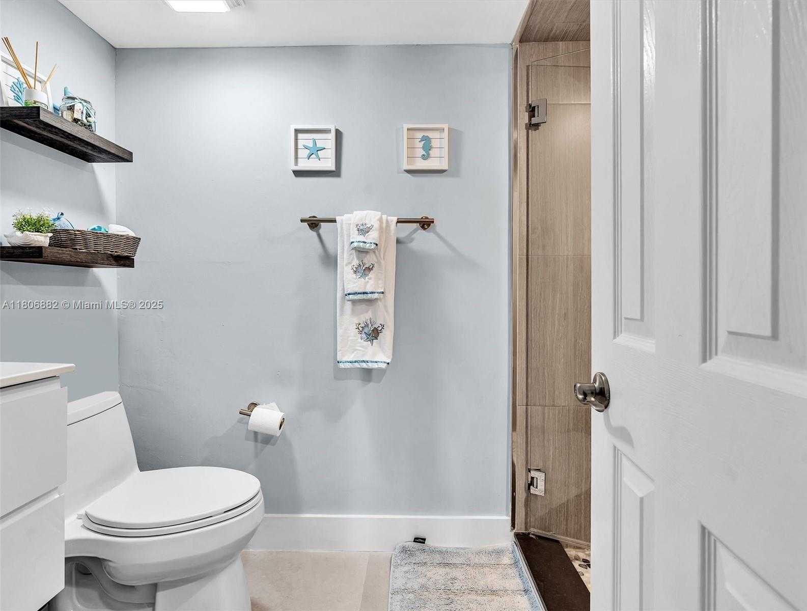 Small Image of 6423 #409, Miami Beach Number 20