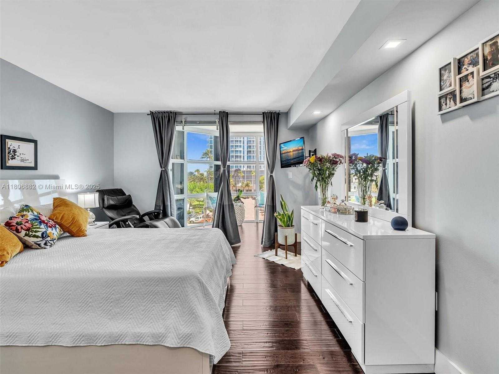 Small Image of 6423 #409, Miami Beach Number 23