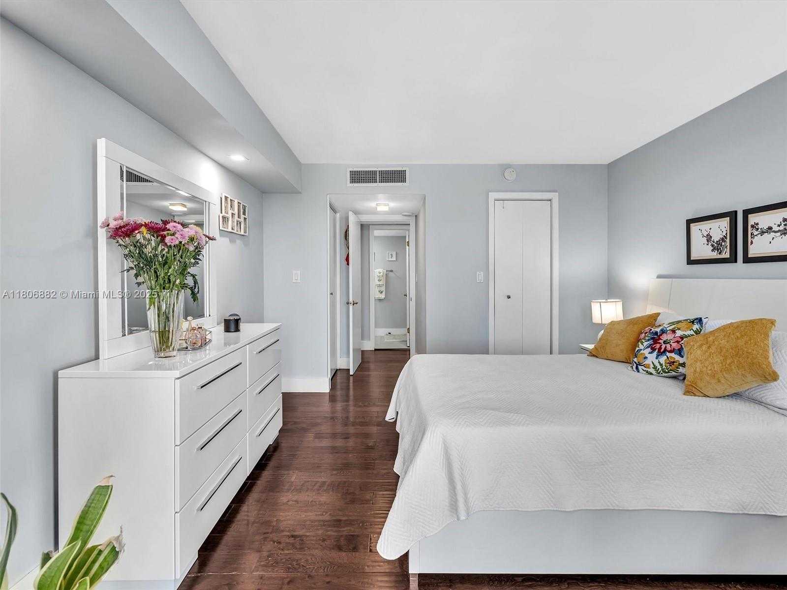 Small Image of 6423 #409, Miami Beach Number 26