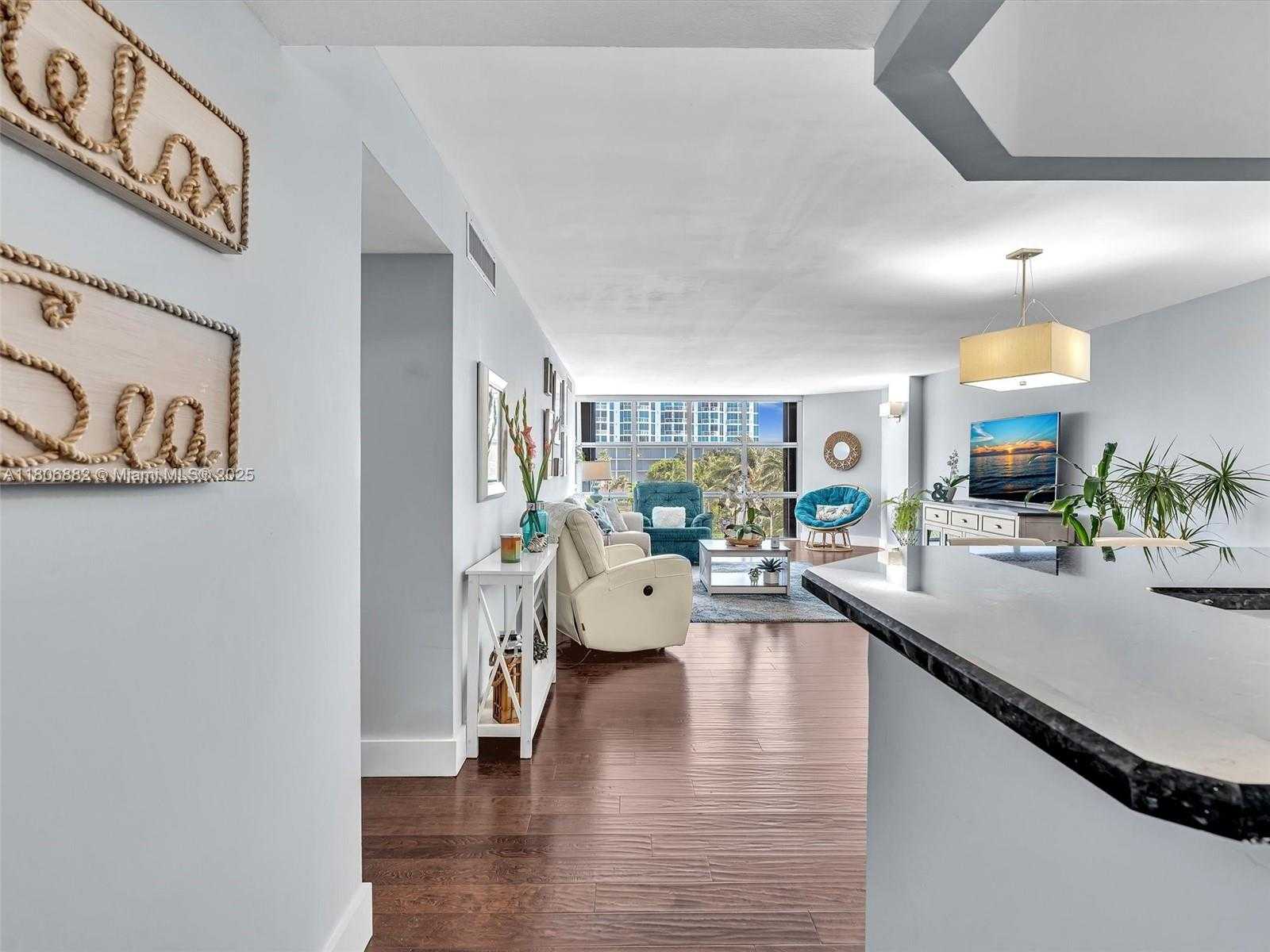 Small Image of 6423 #409, Miami Beach Number 3