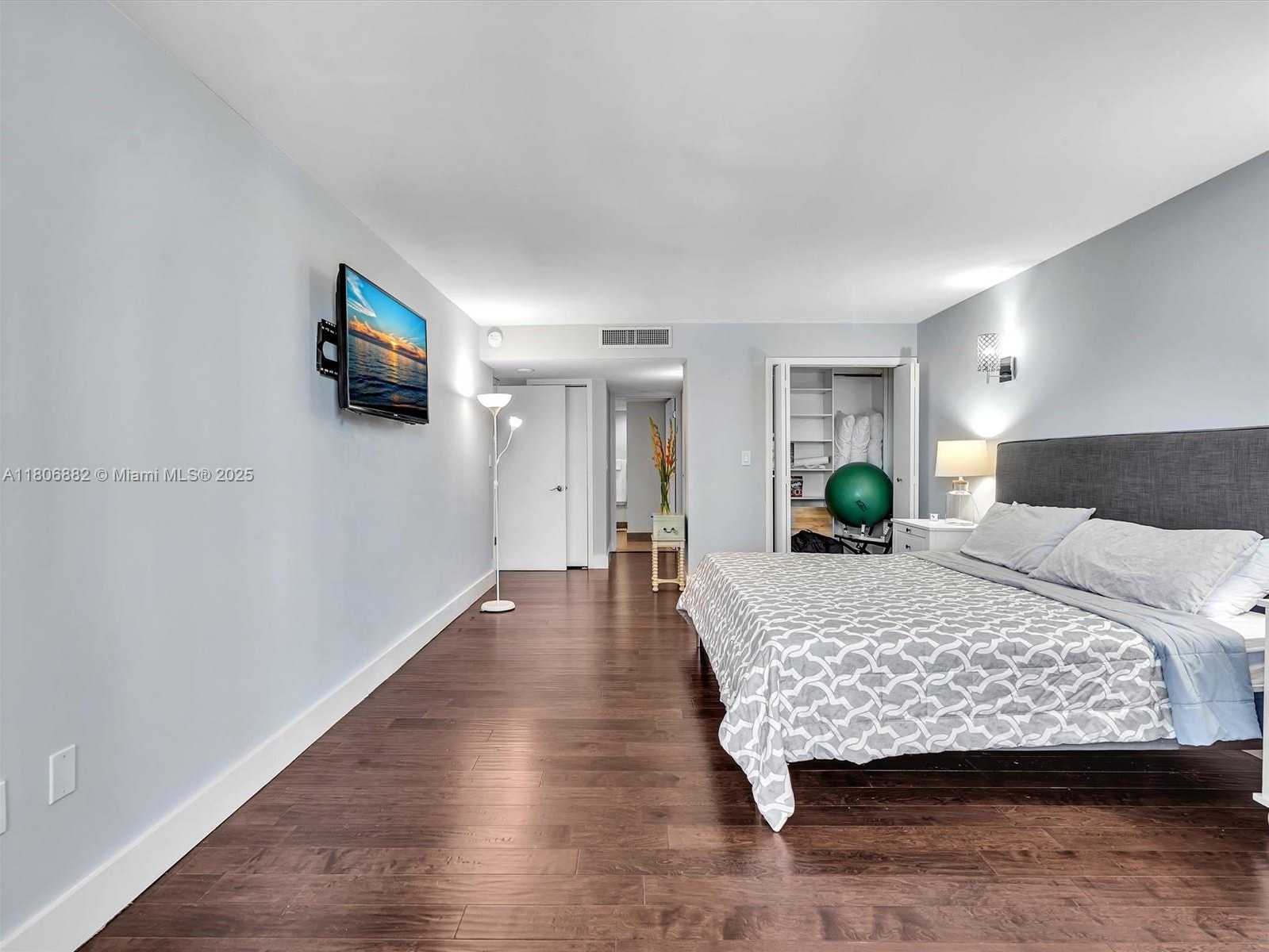 Small Image of 6423 #409, Miami Beach Number 38