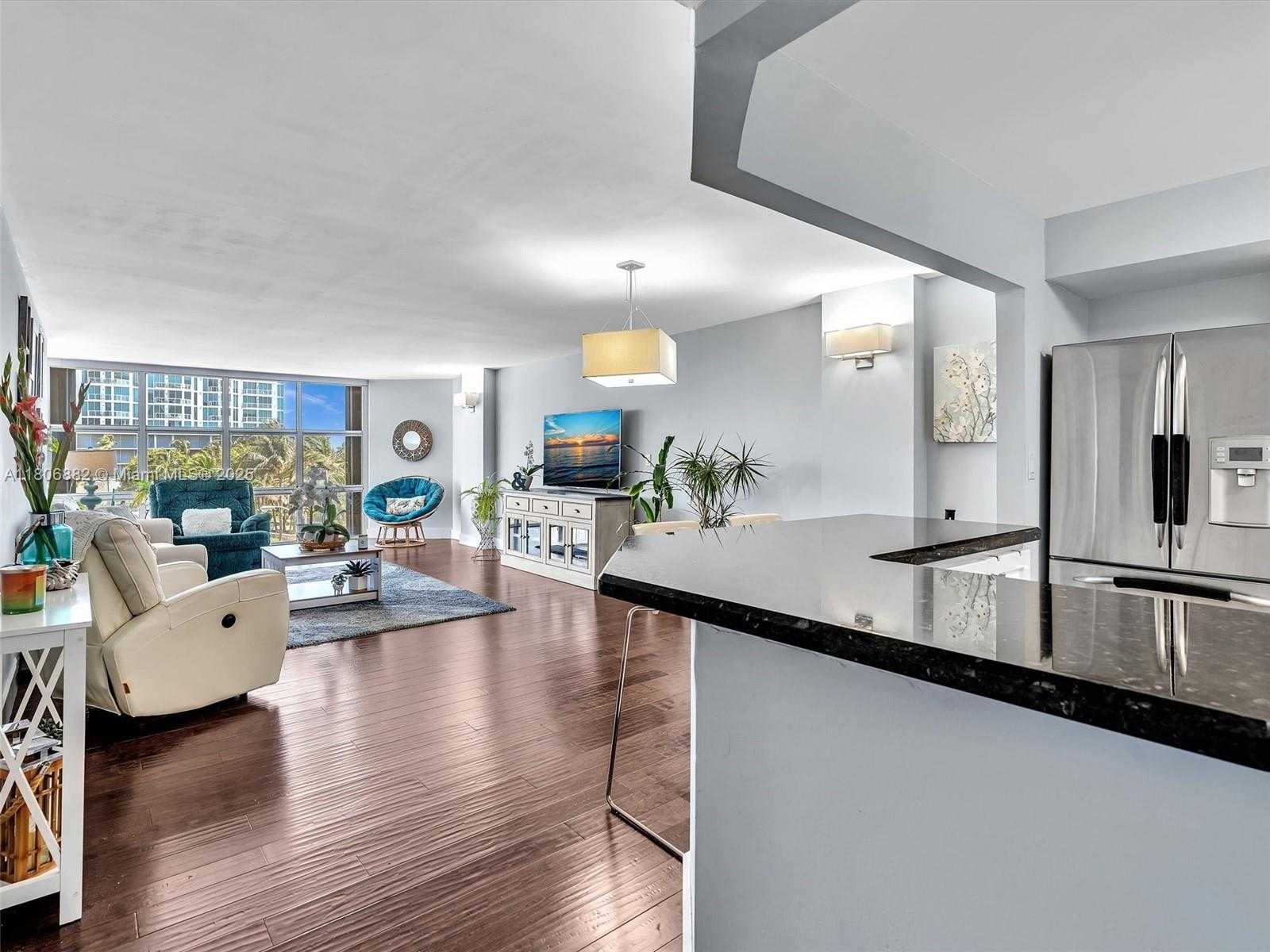 Small Image of 6423 #409, Miami Beach Number 4