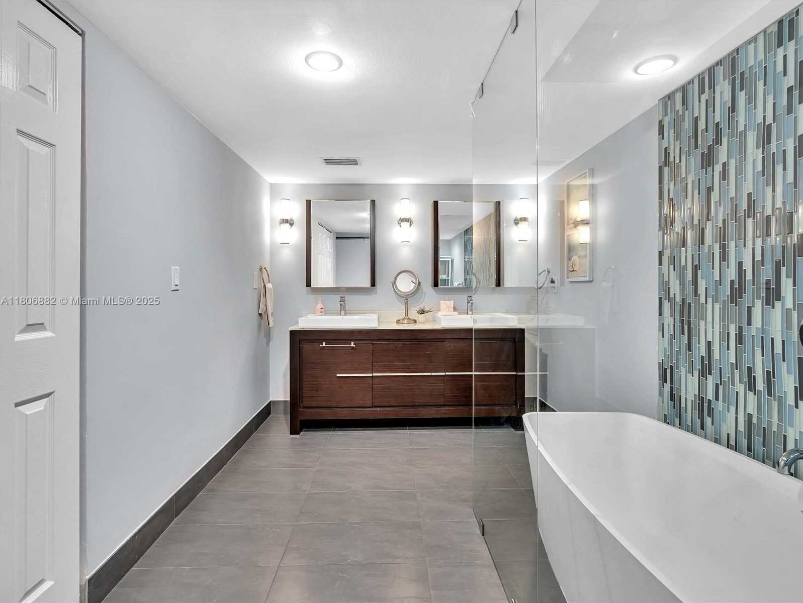 Small Image of 6423 #409, Miami Beach Number 44