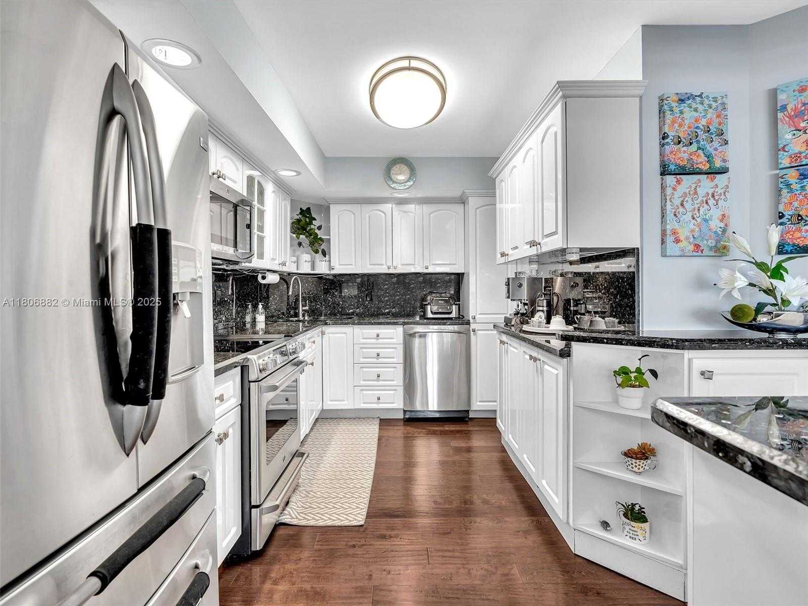 Small Image of 6423 #409, Miami Beach Number 7