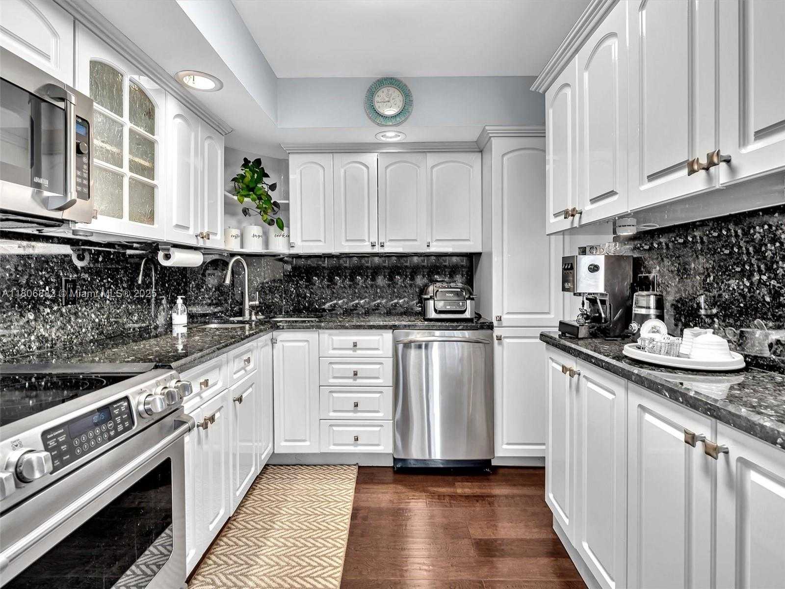 Small Image of 6423 #409, Miami Beach Number 9