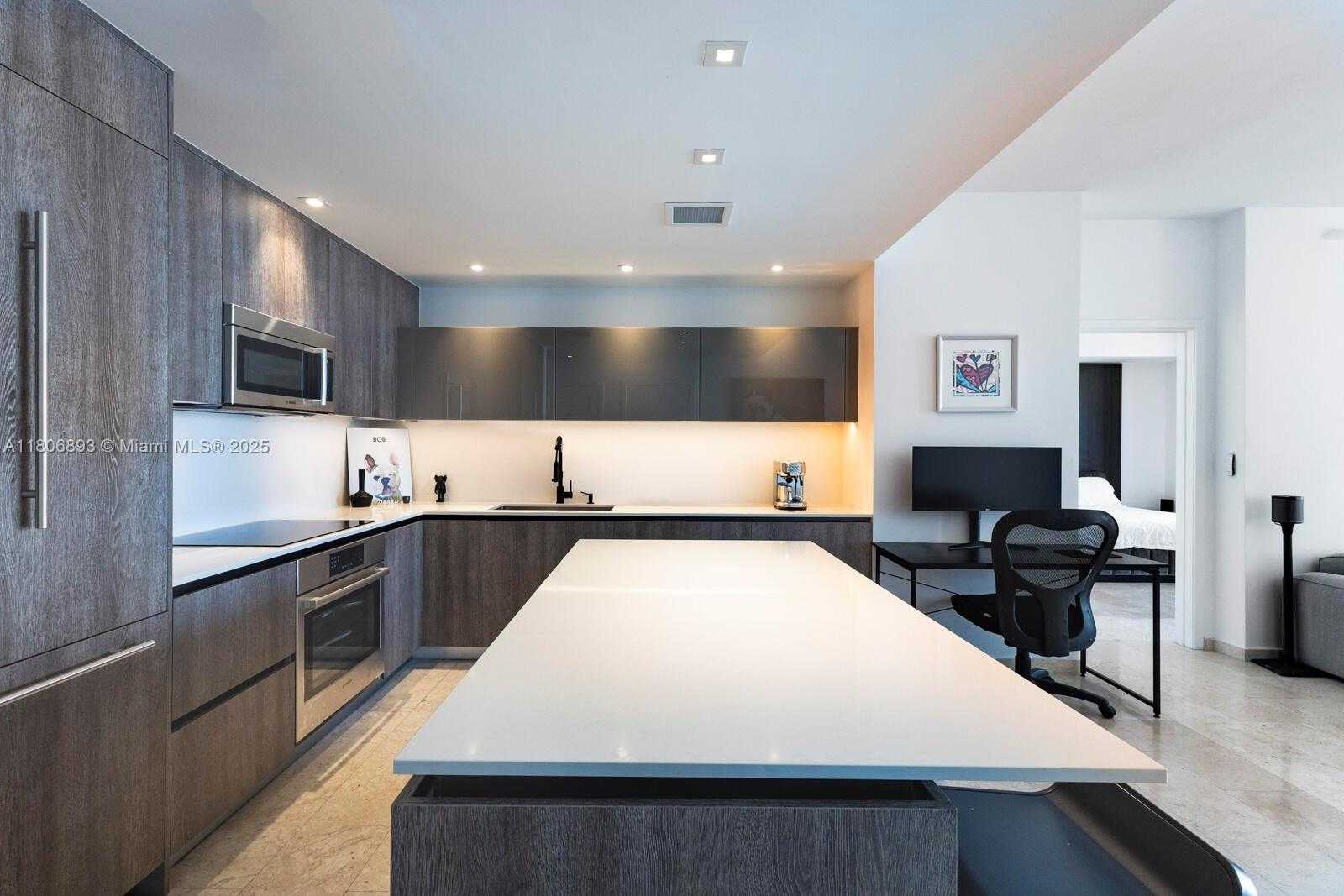 Small Image of 88 SOUTH WEST 7TH ST #2707, Miami Number 3