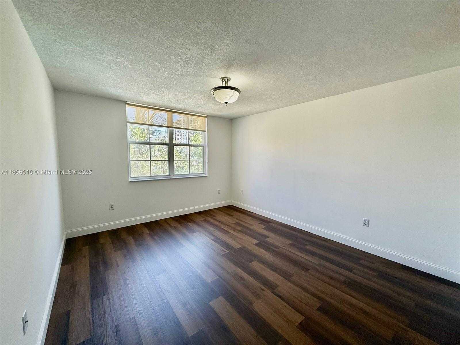 Small Image of 19801 EAST COUNTRY CLUB DR #4506, Aventura Number 19