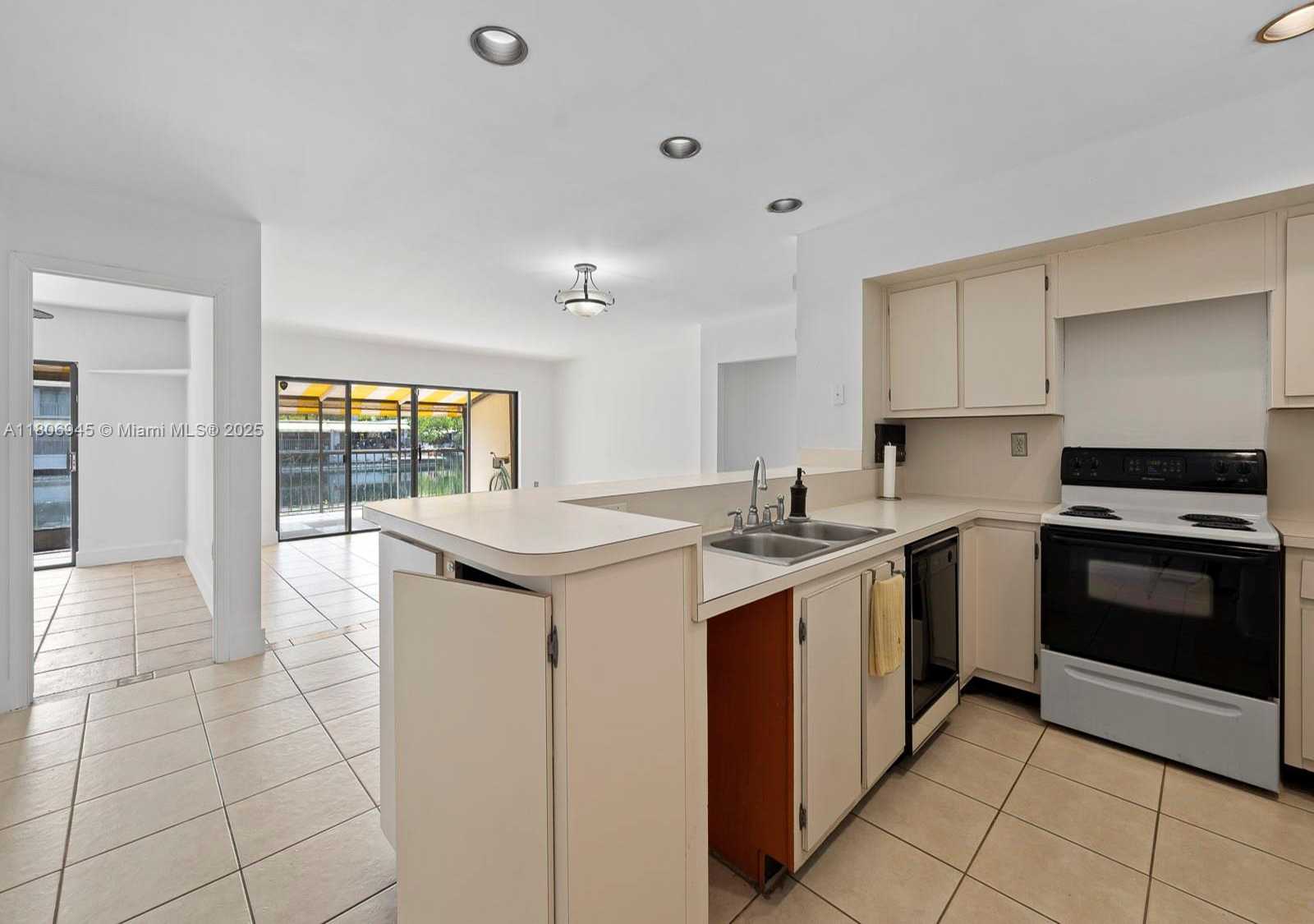 Small Image of 16380 BRIAR PATCH PL, Miami Lakes Number 12
