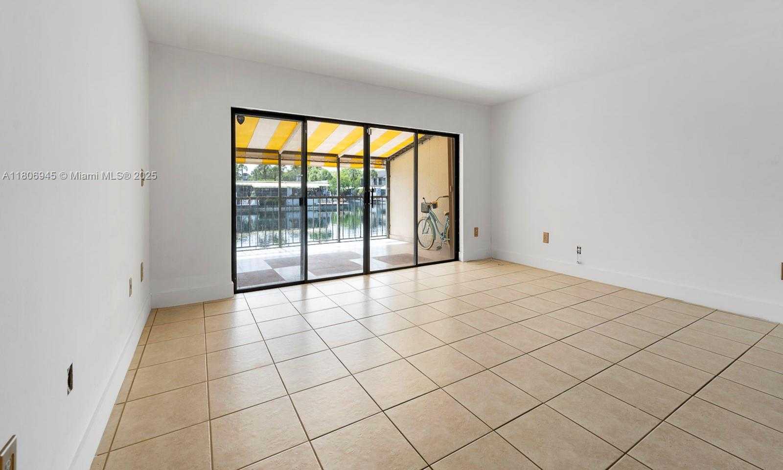 Small Image of 16380 BRIAR PATCH PL, Miami Lakes Number 7
