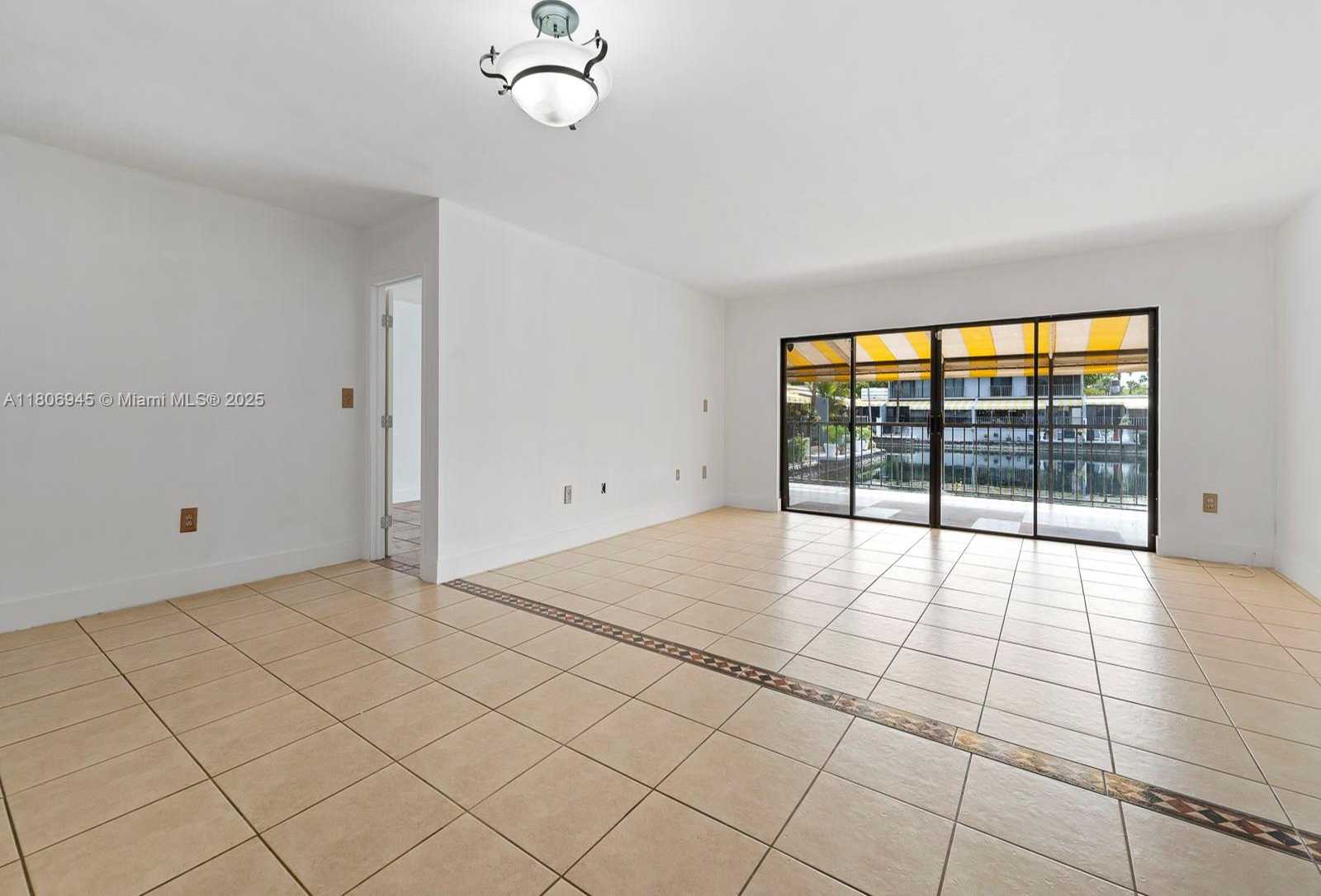 Small Image of 16380 BRIAR PATCH PL, Miami Lakes Number 8
