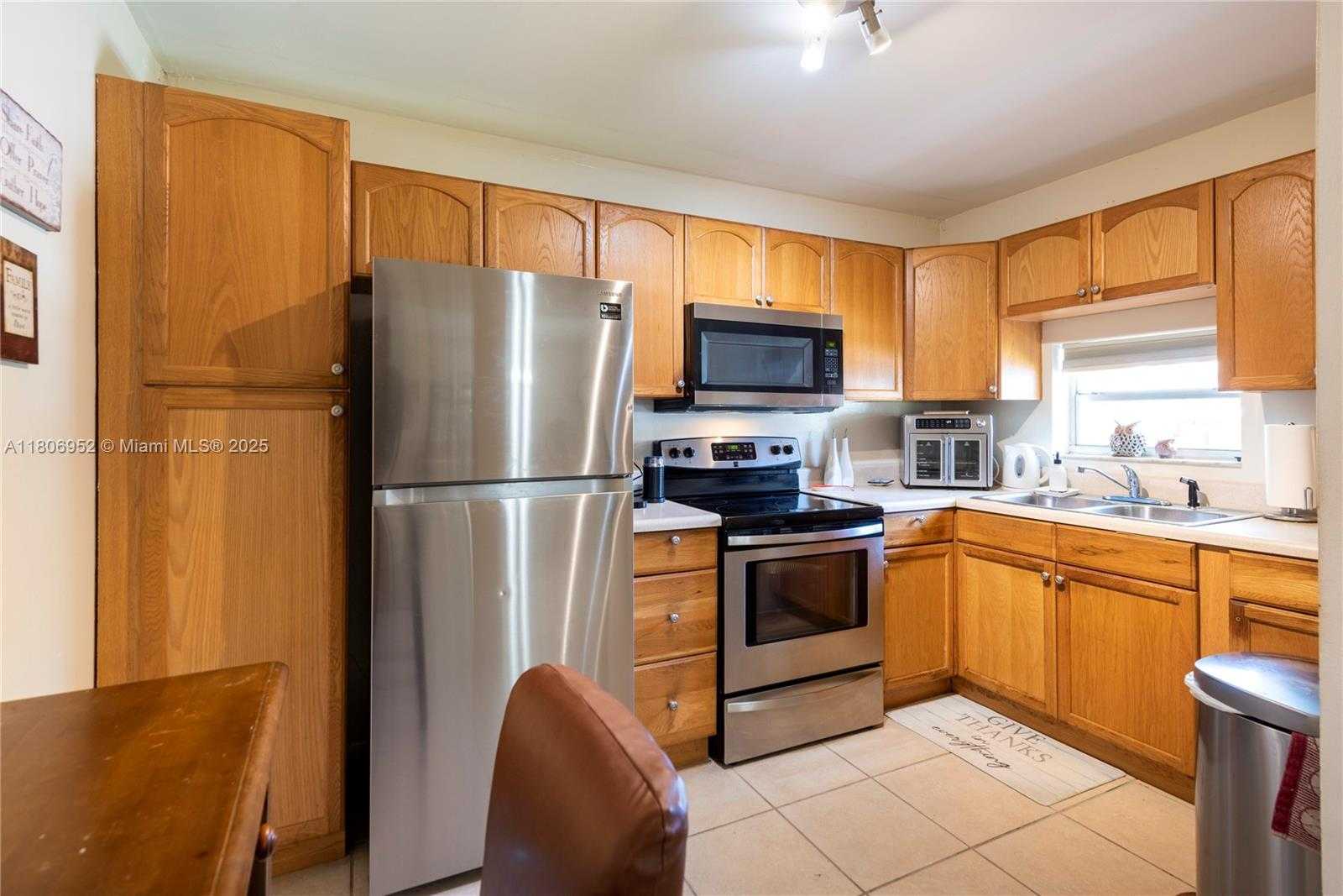 Small Image of 9823 SOUTH HOLLYBROOK LAKE DR #105, Pembroke Pines Number 10