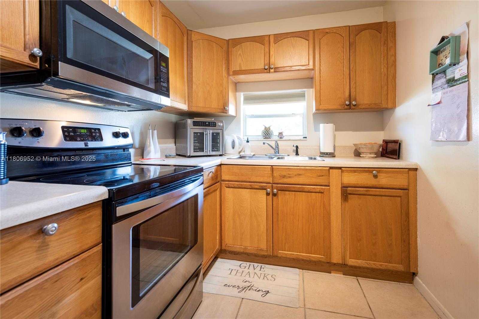 Small Image of 9823 SOUTH HOLLYBROOK LAKE DR #105, Pembroke Pines Number 11