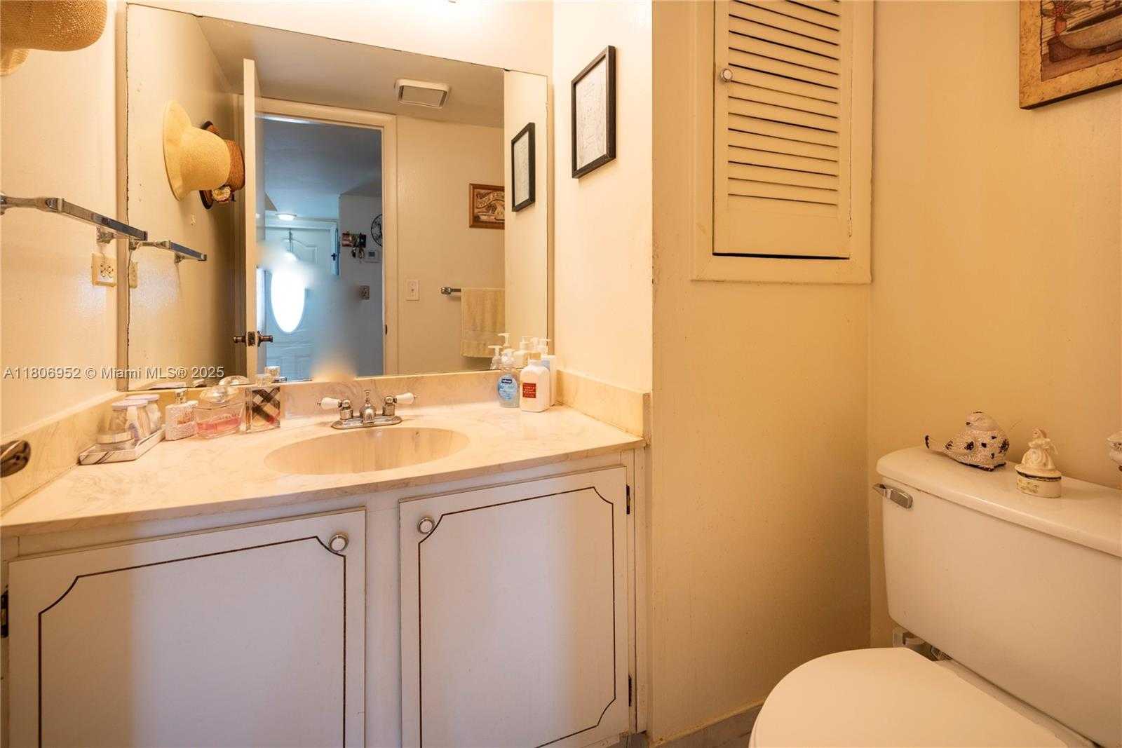 Small Image of 9823 SOUTH HOLLYBROOK LAKE DR #105, Pembroke Pines Number 13