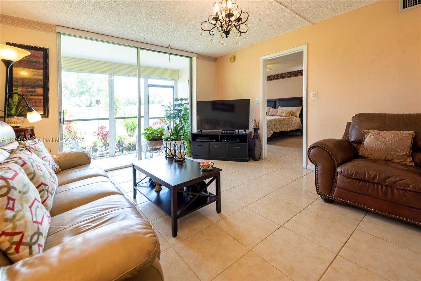Small Image of 9823 SOUTH HOLLYBROOK LAKE DR #105, Pembroke Pines Number 14