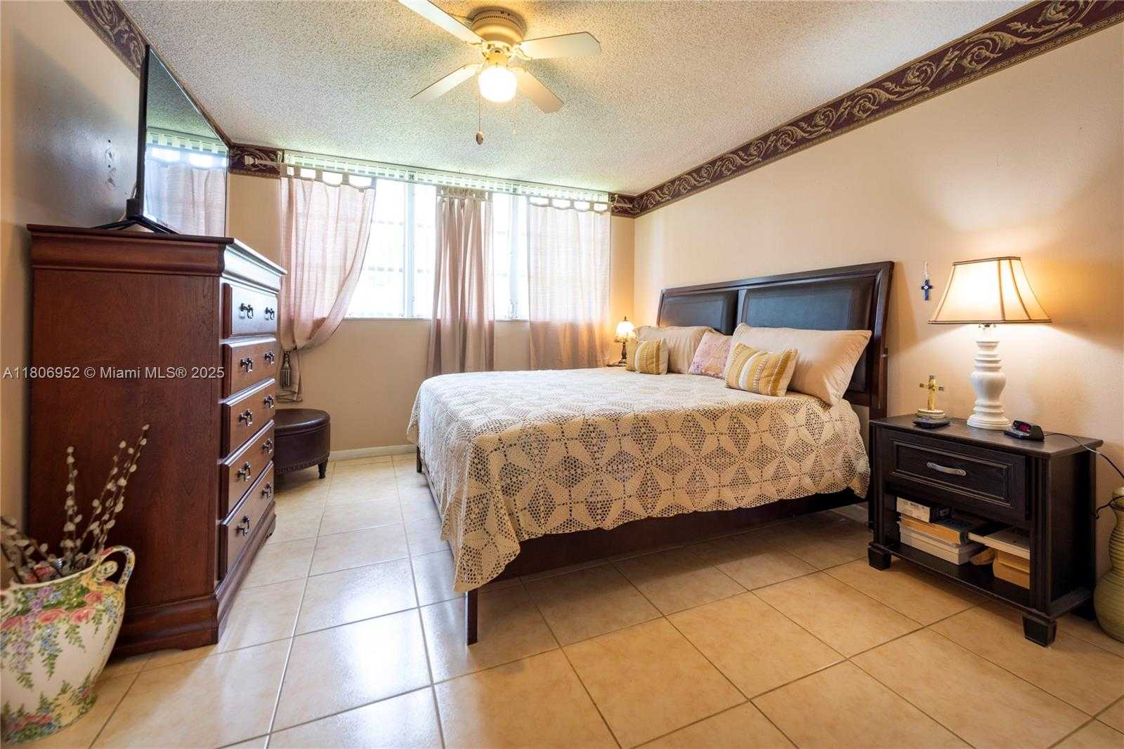Small Image of 9823 SOUTH HOLLYBROOK LAKE DR #105, Pembroke Pines Number 16
