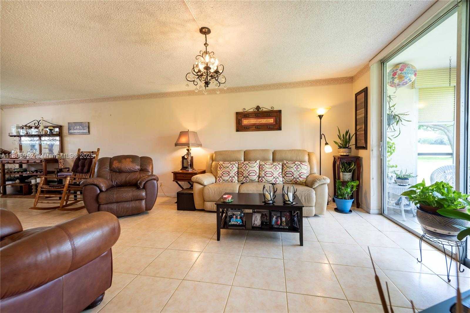 Small Image of 9823 SOUTH HOLLYBROOK LAKE DR #105, Pembroke Pines Number 19