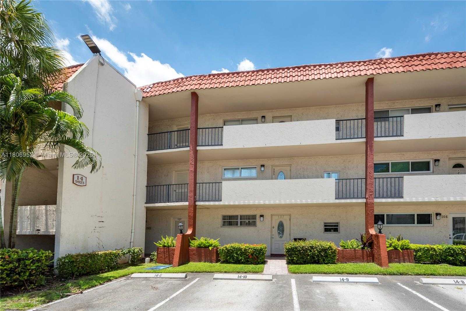 Small Image of 9823 SOUTH HOLLYBROOK LAKE DR #105, Pembroke Pines Number 2