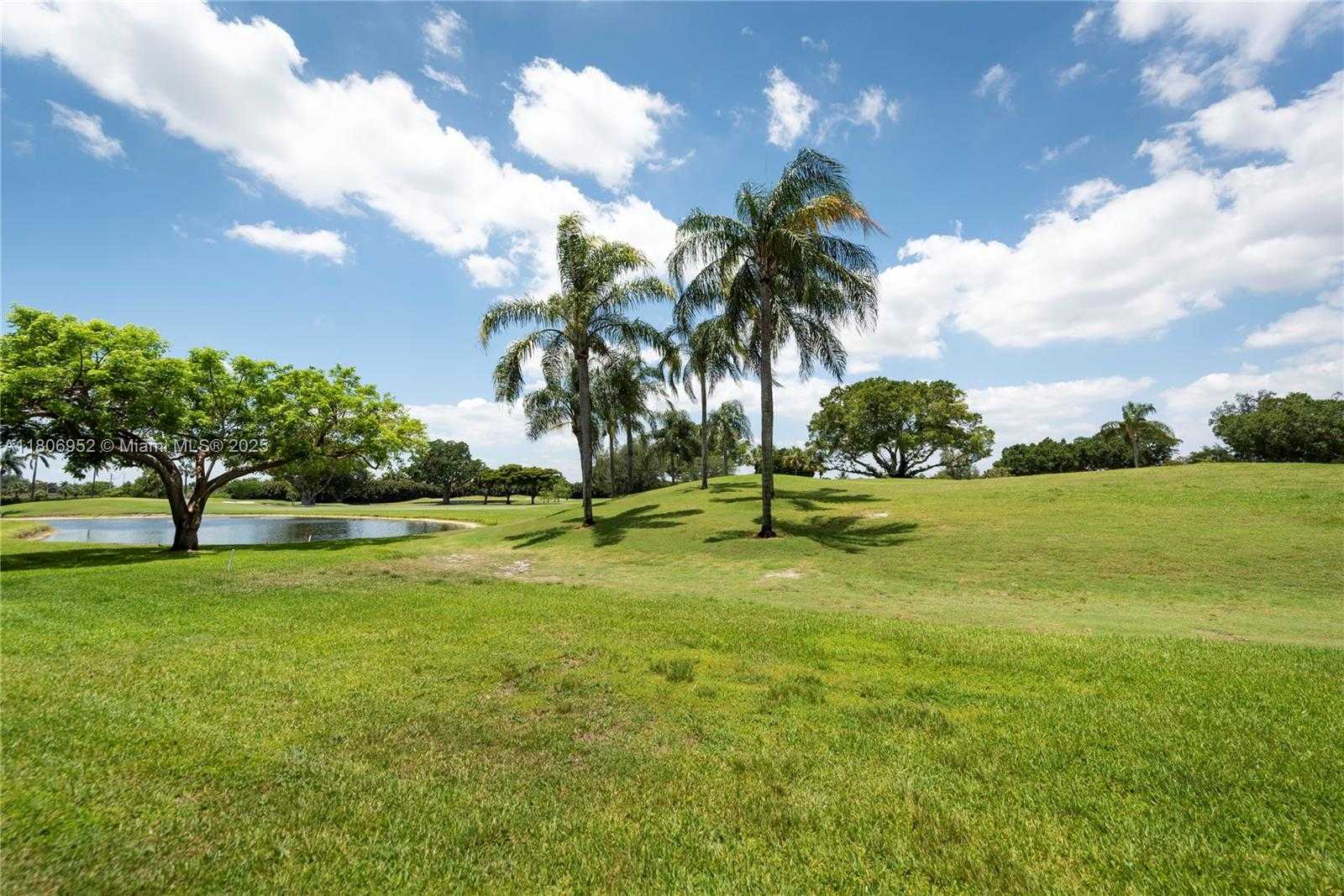 Small Image of 9823 SOUTH HOLLYBROOK LAKE DR #105, Pembroke Pines Number 21