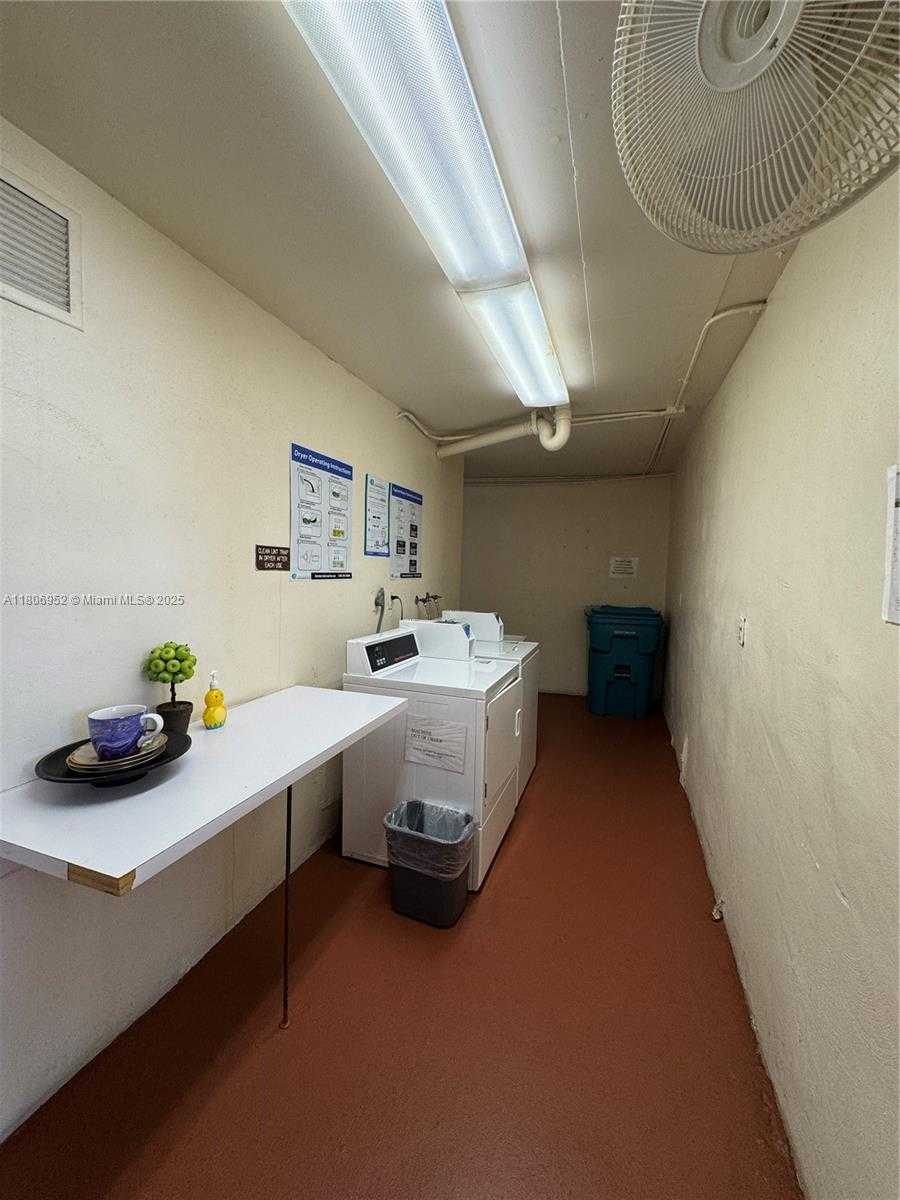 Small Image of 9823 SOUTH HOLLYBROOK LAKE DR #105, Pembroke Pines Number 25