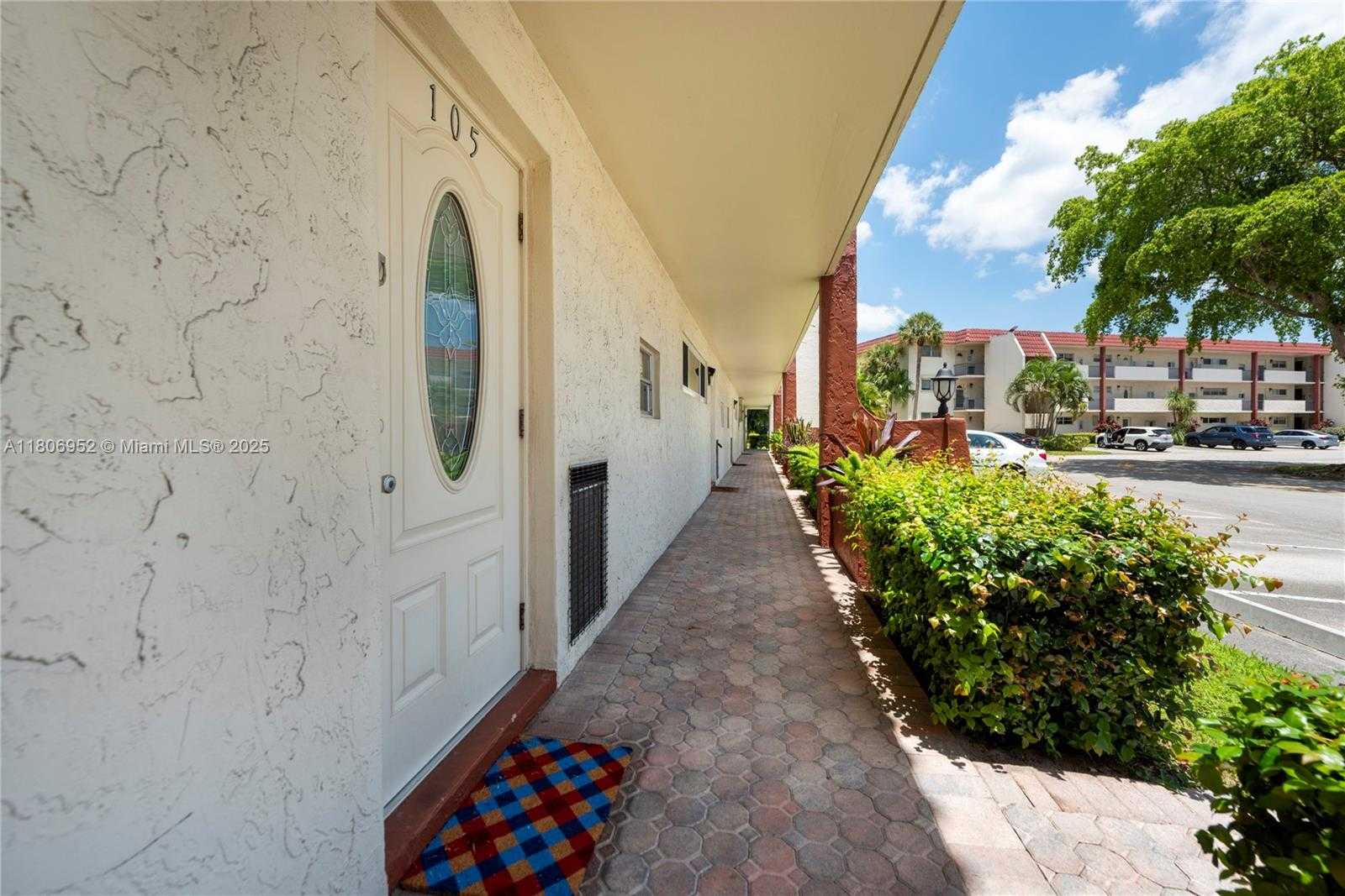 Small Image of 9823 SOUTH HOLLYBROOK LAKE DR #105, Pembroke Pines Number 3