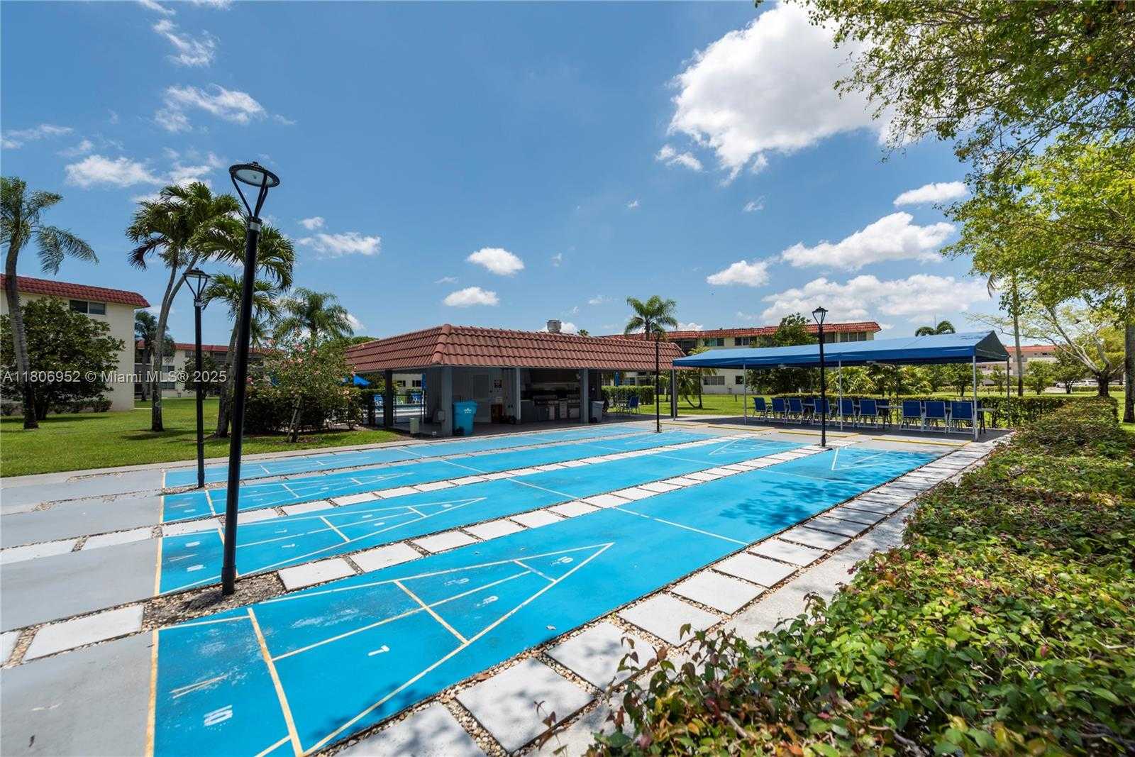 Small Image of 9823 SOUTH HOLLYBROOK LAKE DR #105, Pembroke Pines Number 32