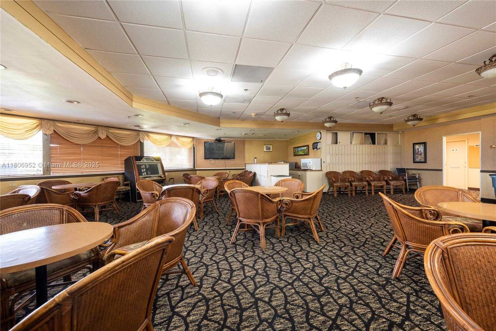 Small Image of 9823 SOUTH HOLLYBROOK LAKE DR #105, Pembroke Pines Number 34