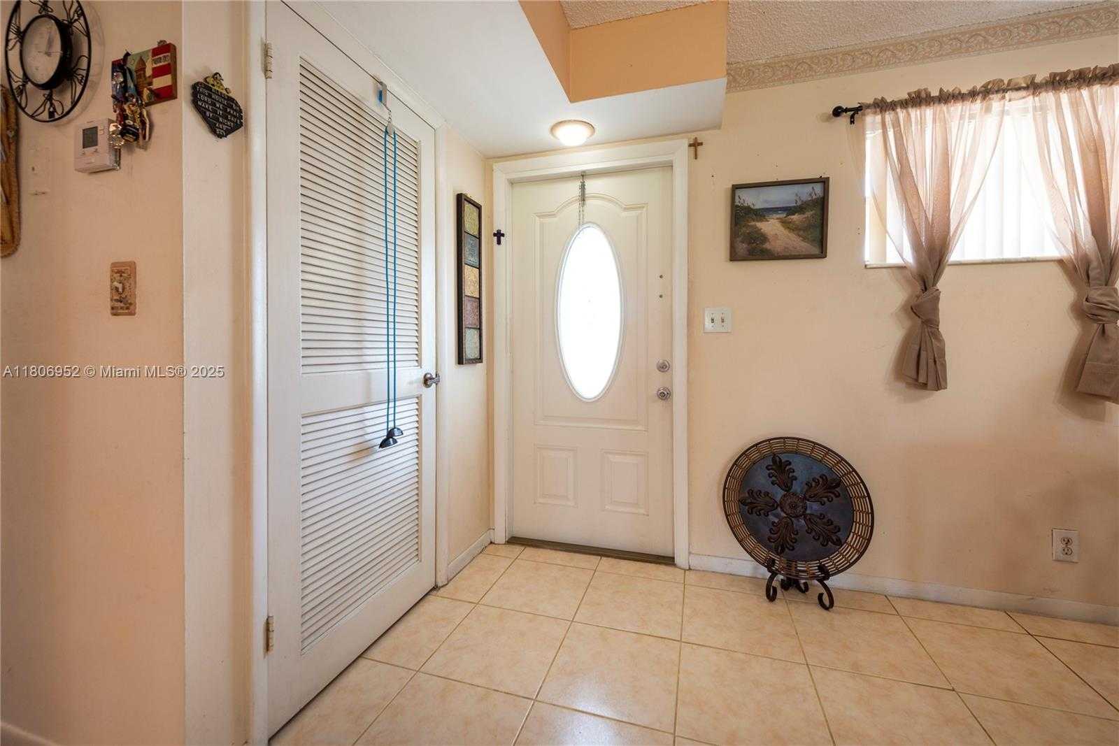 Small Image of 9823 SOUTH HOLLYBROOK LAKE DR #105, Pembroke Pines Number 4