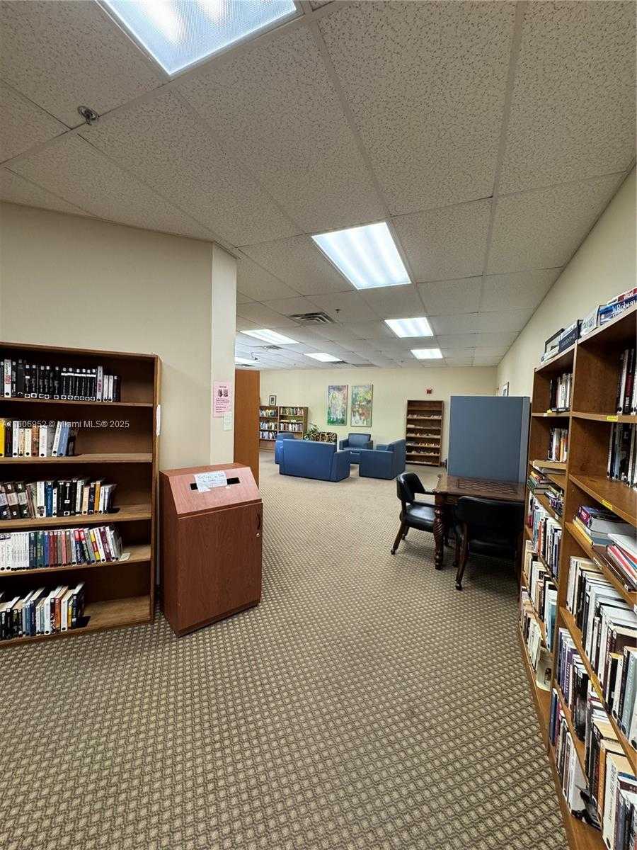 Small Image of 9823 SOUTH HOLLYBROOK LAKE DR #105, Pembroke Pines Number 47