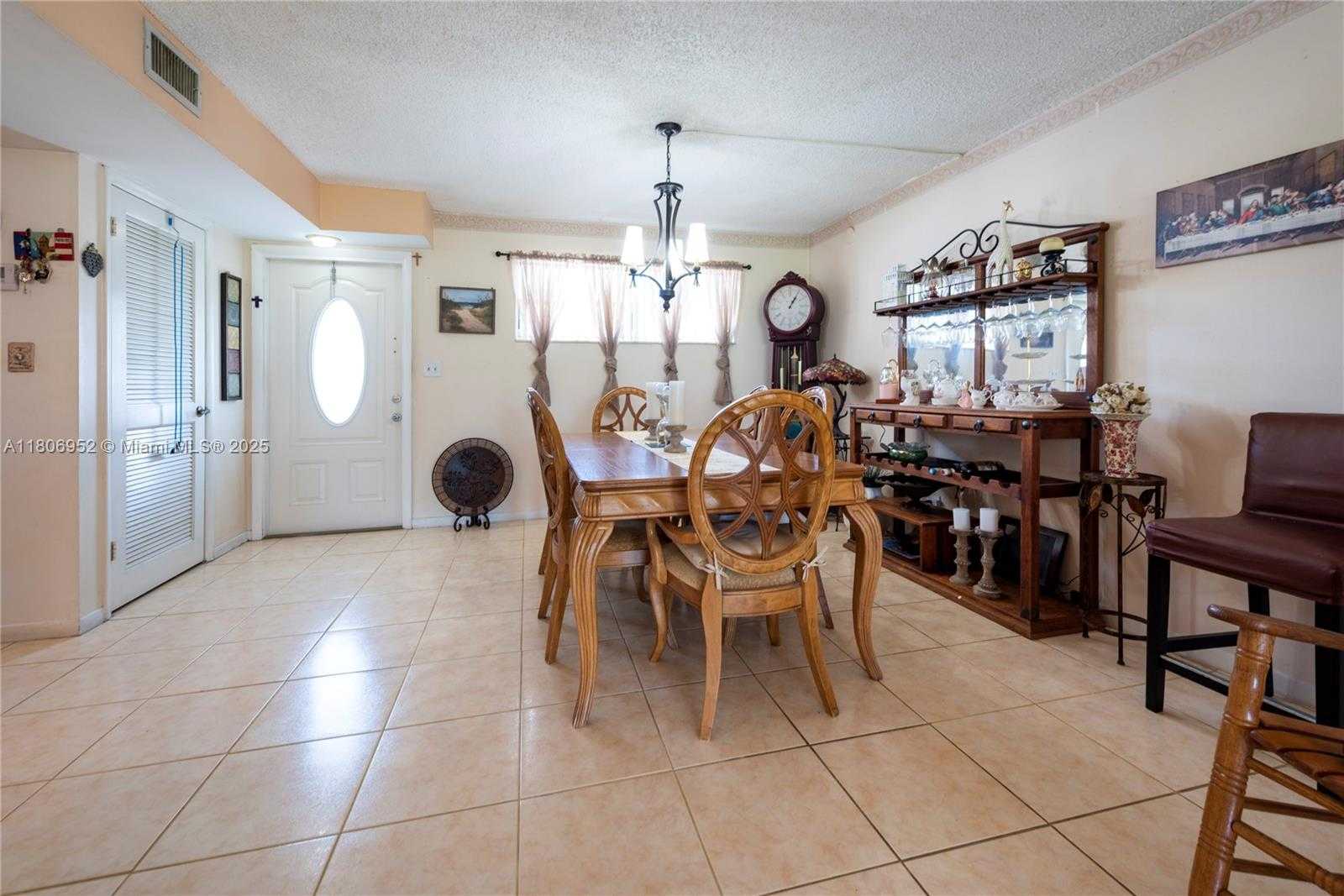 Small Image of 9823 SOUTH HOLLYBROOK LAKE DR #105, Pembroke Pines Number 5