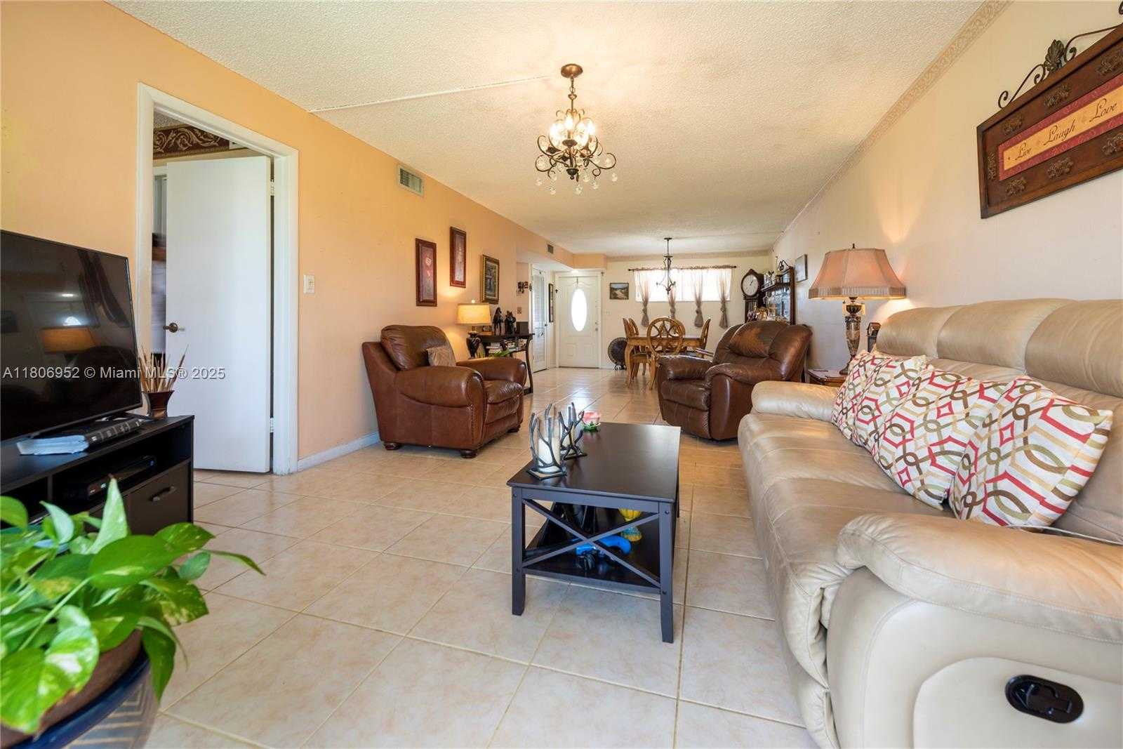 Small Image of 9823 SOUTH HOLLYBROOK LAKE DR #105, Pembroke Pines Number 6