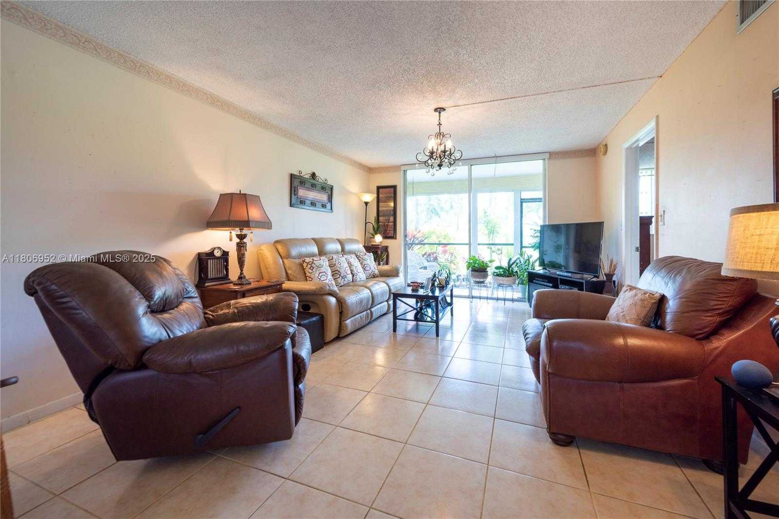 Small Image of 9823 SOUTH HOLLYBROOK LAKE DR #105, Pembroke Pines Number 7