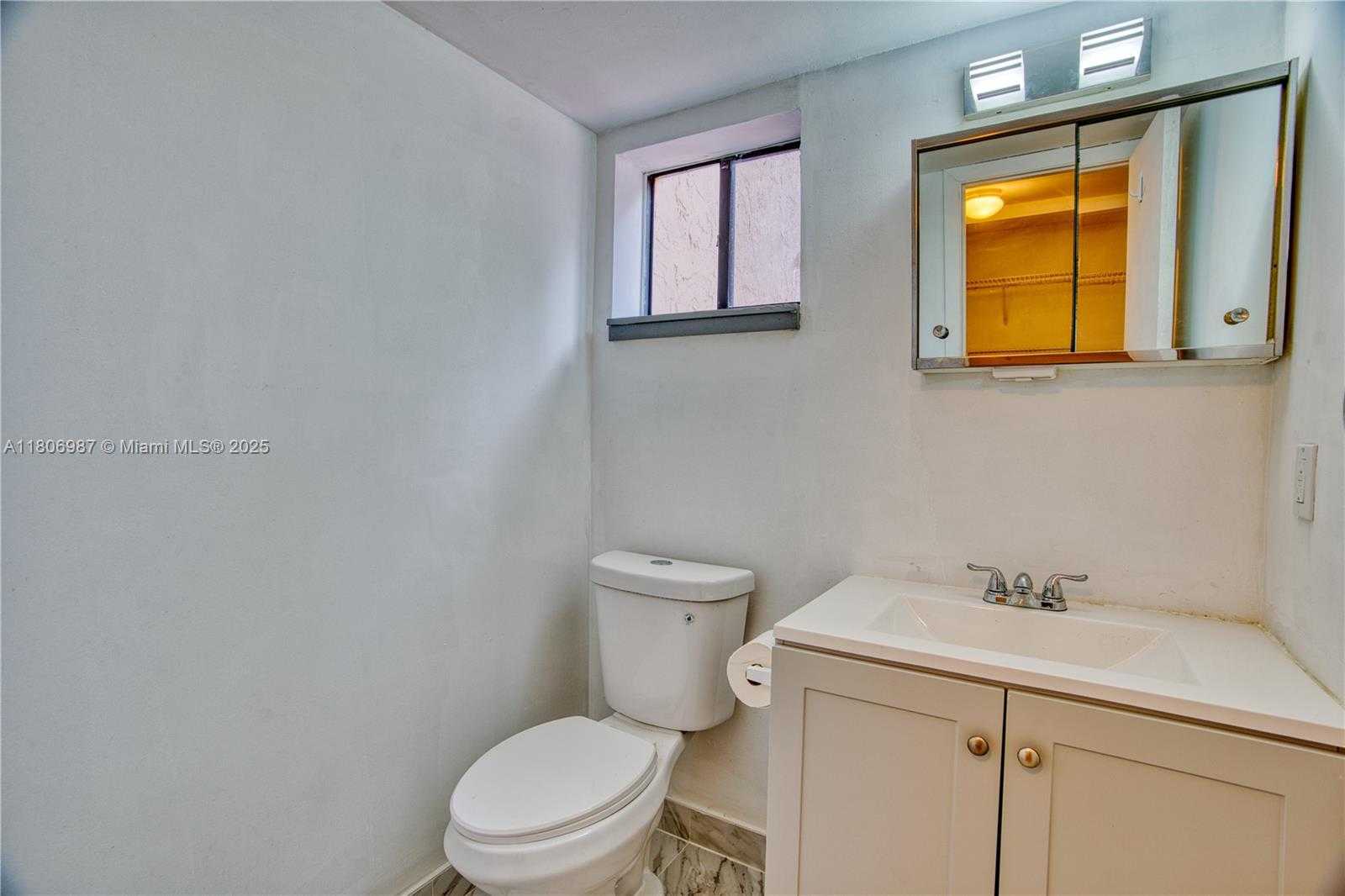 Small Image of 8015 SOUTH WEST 21ST CT, Davie Number 16