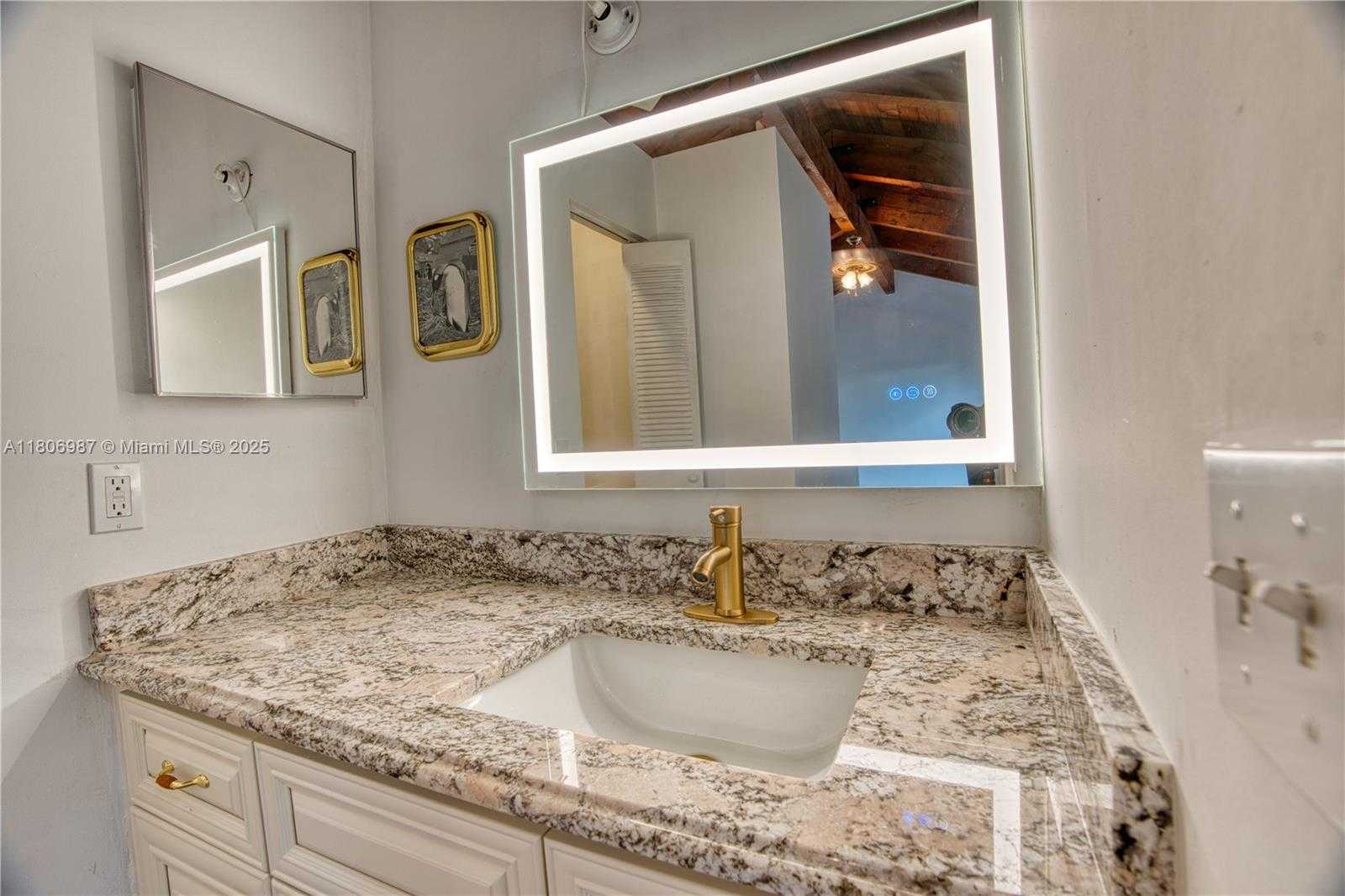 Small Image of 8015 SOUTH WEST 21ST CT, Davie Number 26