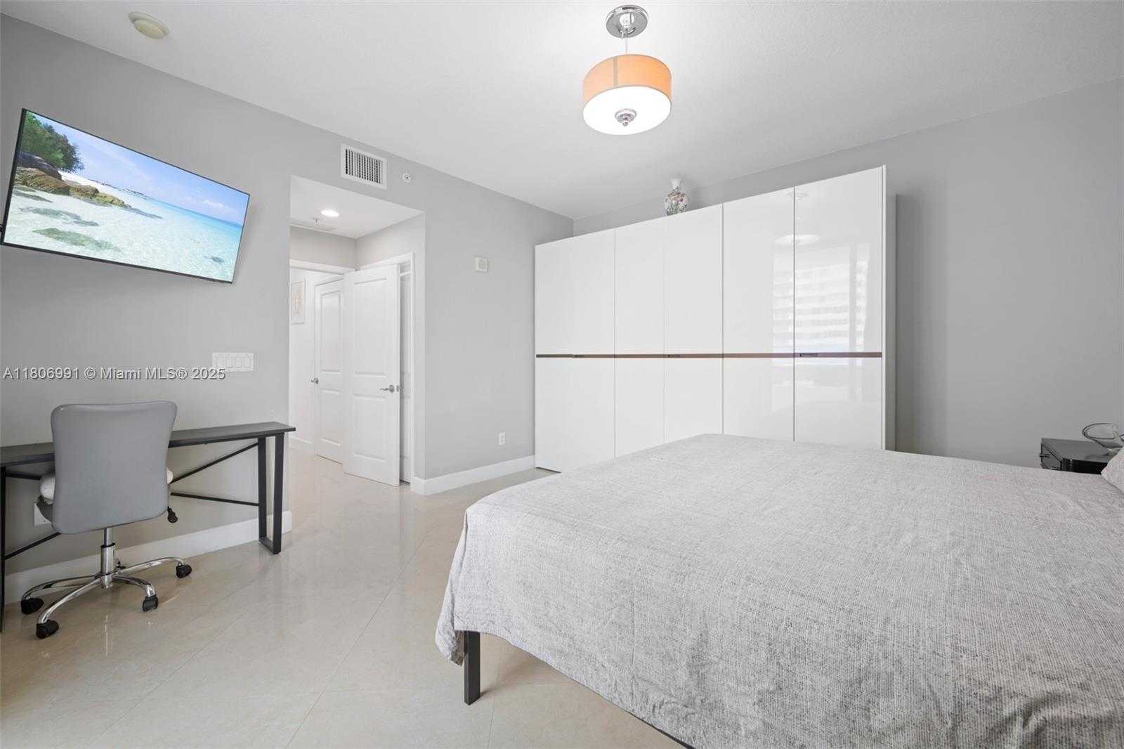 Small Image of 1945 SOUTH OCEAN DR #404, Hallandale Beach Number 15