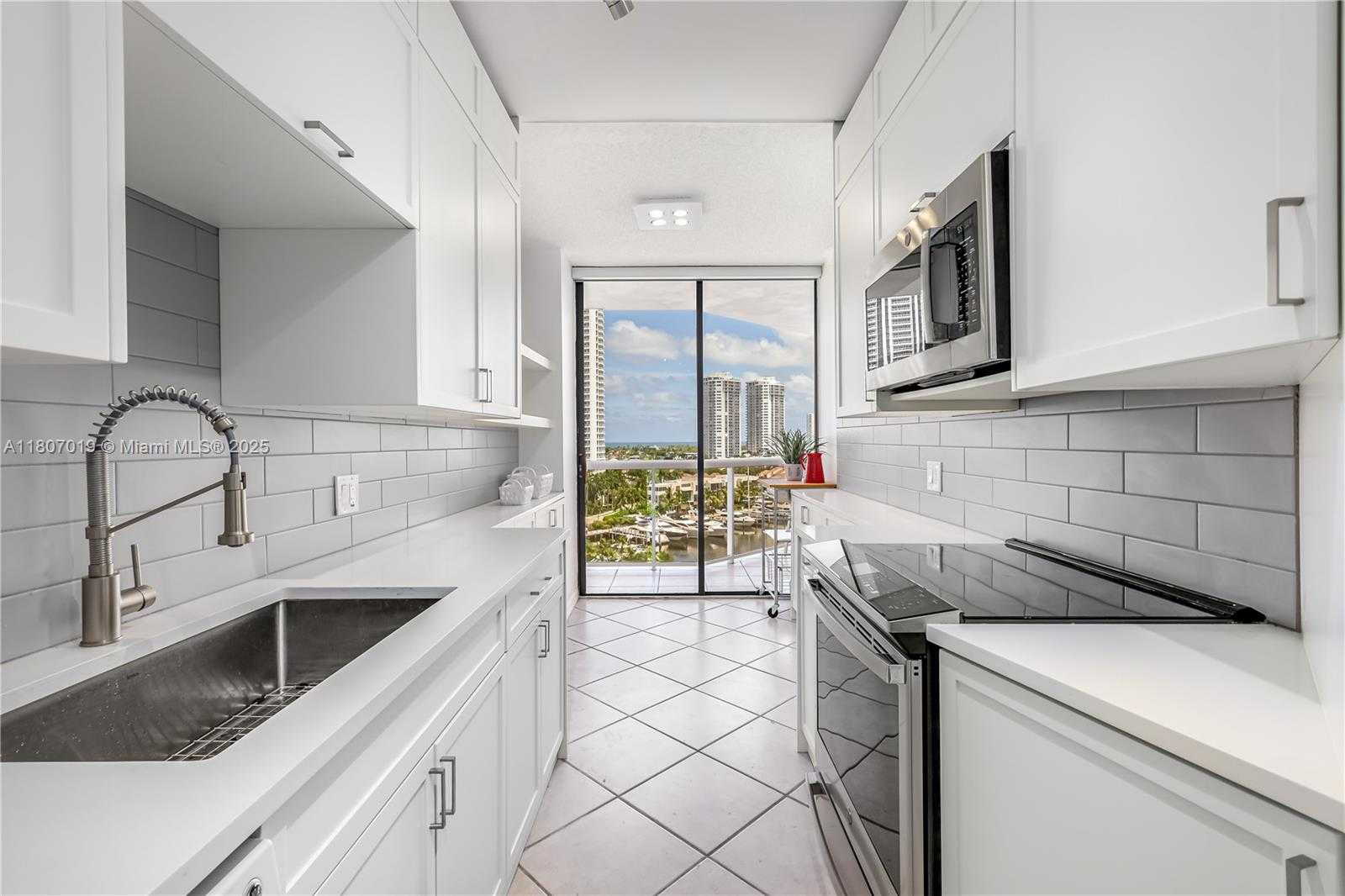 Small Image of 3610 YACHT CLUB DR #1005, Aventura Number 10