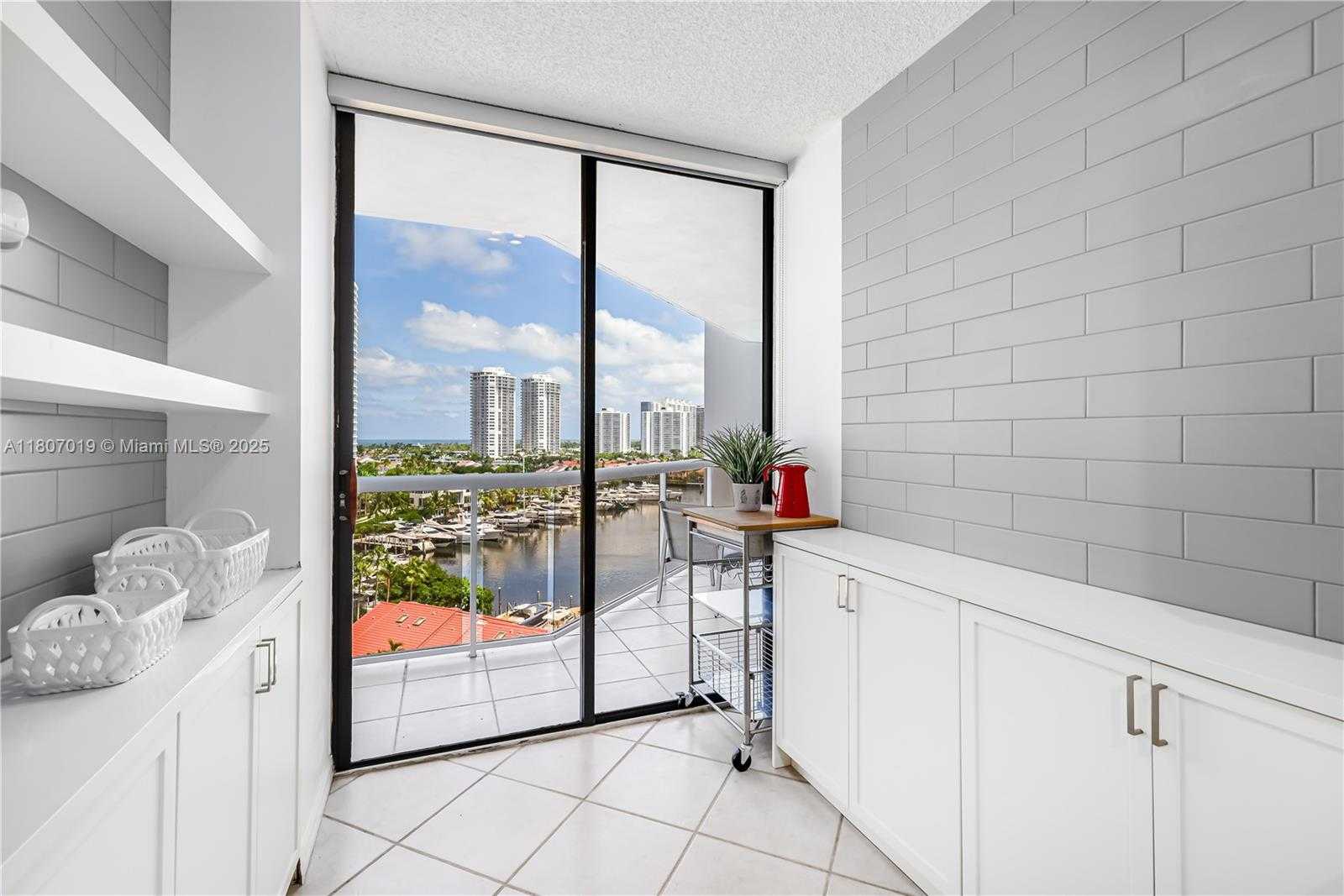 Small Image of 3610 YACHT CLUB DR #1005, Aventura Number 11