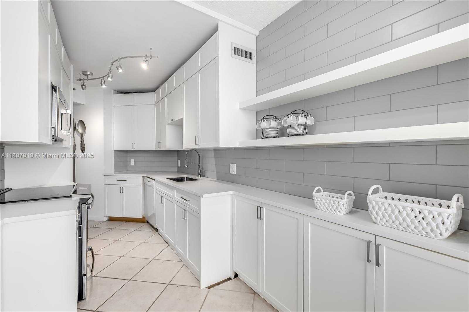 Small Image of 3610 YACHT CLUB DR #1005, Aventura Number 12