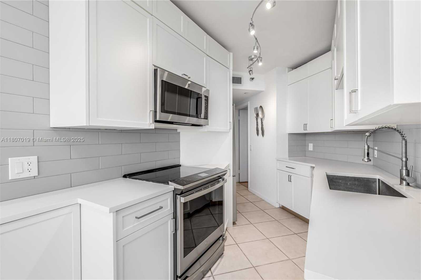 Small Image of 3610 YACHT CLUB DR #1005, Aventura Number 13