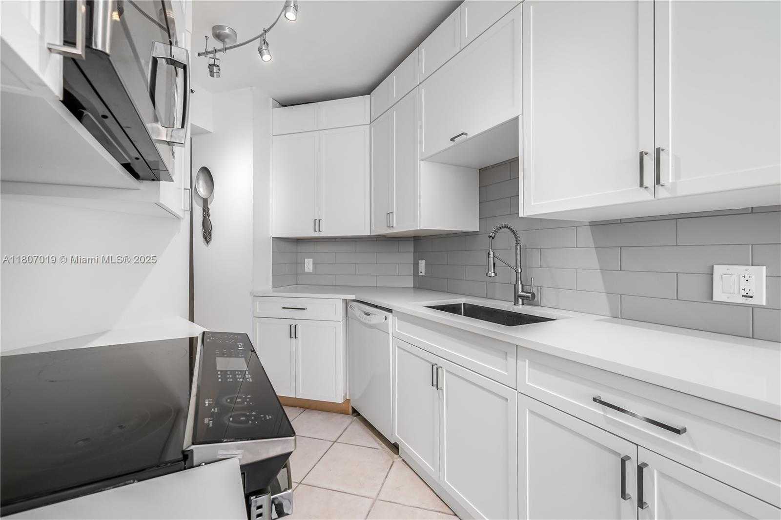 Small Image of 3610 YACHT CLUB DR #1005, Aventura Number 14