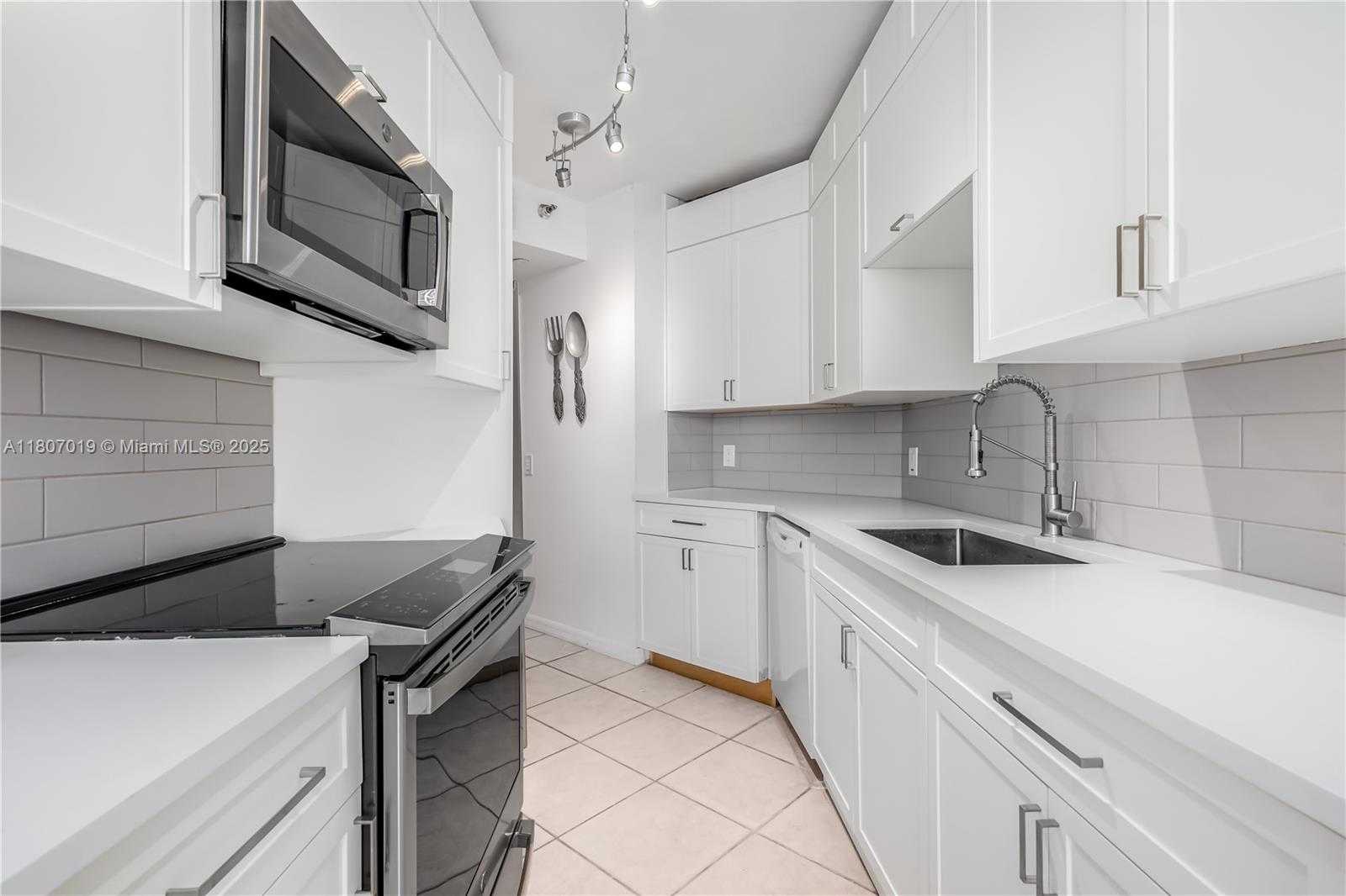 Small Image of 3610 YACHT CLUB DR #1005, Aventura Number 15