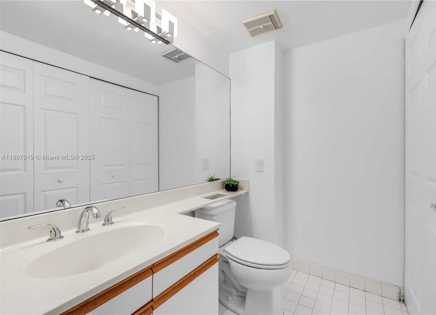 Small Image of 3610 YACHT CLUB DR #1005, Aventura Number 19