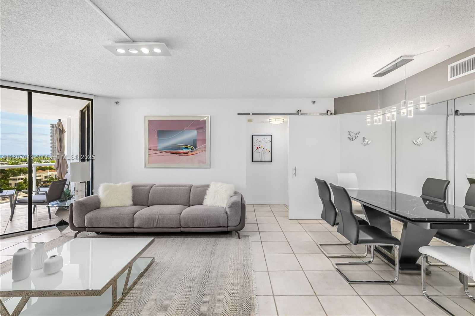 Small Image of 3610 YACHT CLUB DR #1005, Aventura Number 2