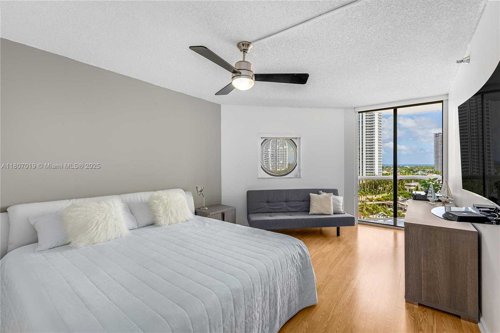 Small Image of 3610 YACHT CLUB DR #1005, Aventura Number 22